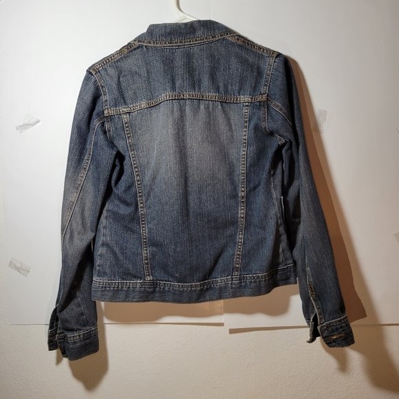 Womens bdg Denim cropped jacket Size is missing but its small Measurements below - Picture 6 of 7
